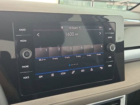 Used 2025 Volkswagen Taos SE FWD image 19