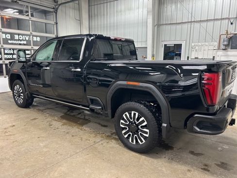 Used 2024 GMC Sierra 3500 Denali Ultimate image 9