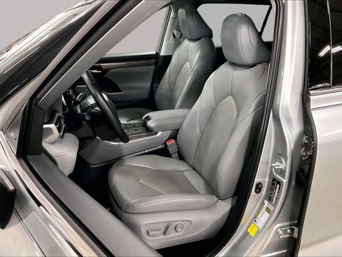 Used 2023 Toyota Highlander Limited AWD/4WD image 8