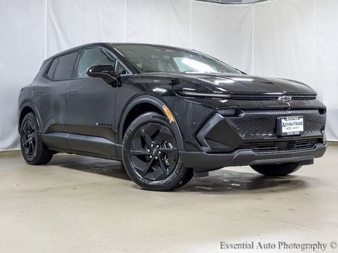 New 2026 Chevrolet Equinox EV LT image 2