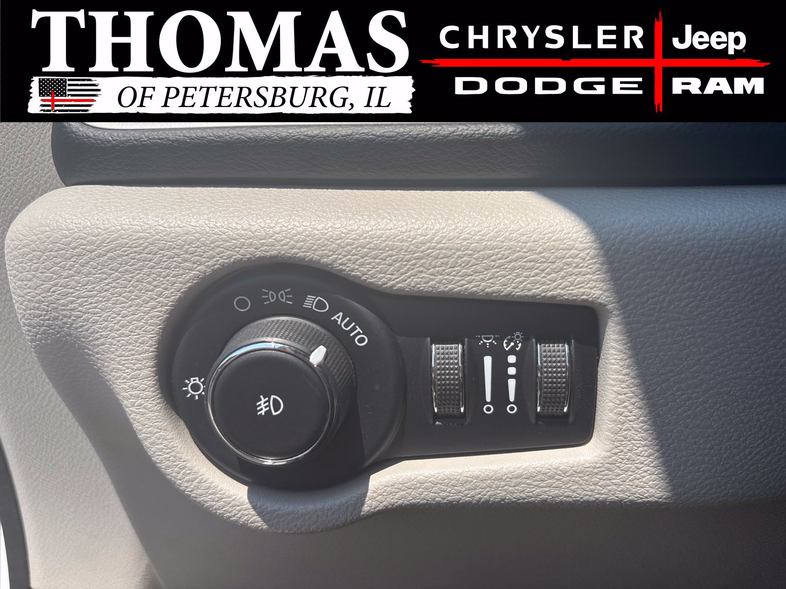 Used 2020 Chrysler Pacifica Touring-L Plus w/ Tire & Wheel Group FWD image 12