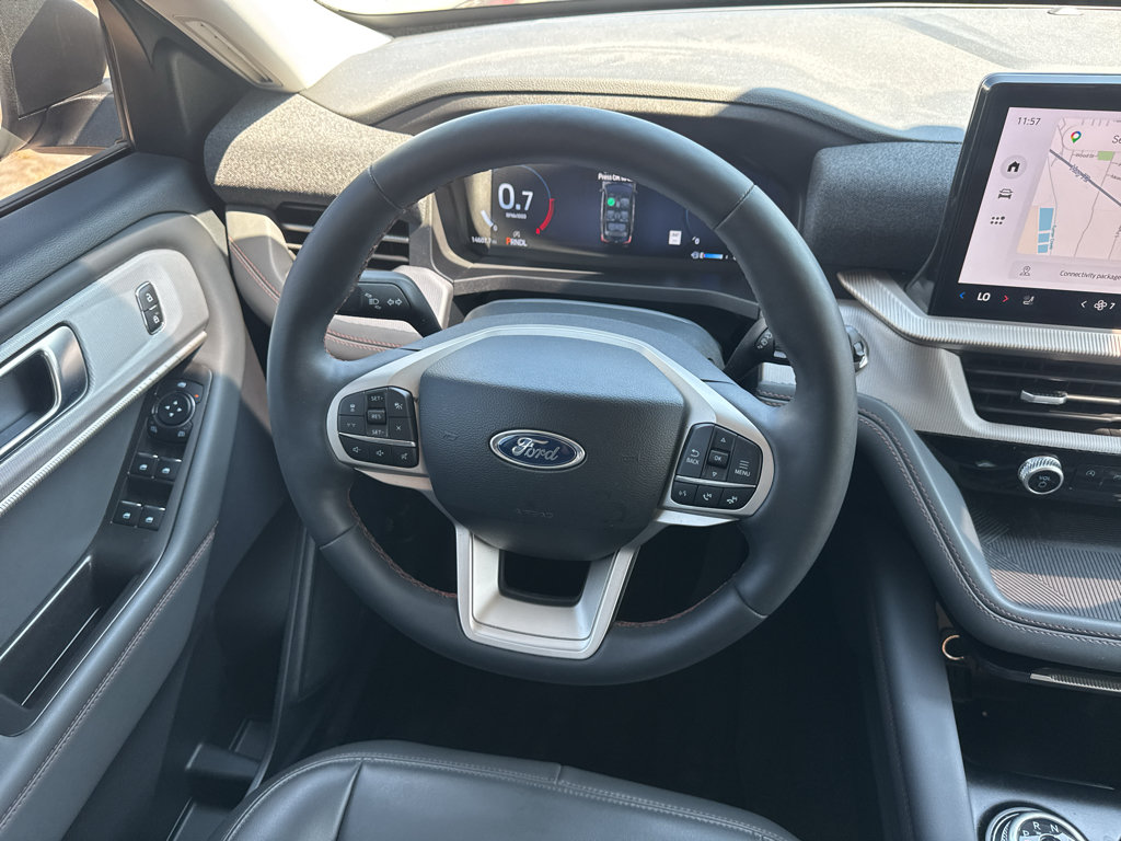 Used 2025 Ford Explorer Active w/ Active Comfort Package RWD image 13