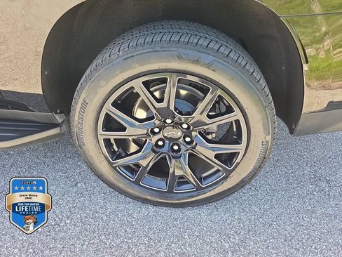 Certified 2024 Chevrolet Suburban RST w/ Sport Performance Package RWD image 8