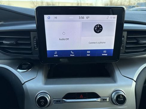 Used 2022 Ford Explorer XLT image 14