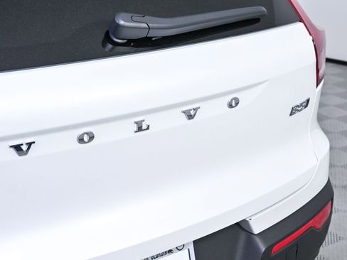 Used 2024 Volvo XC40 B5 Ultimate w/ Protection Package Premier image 38