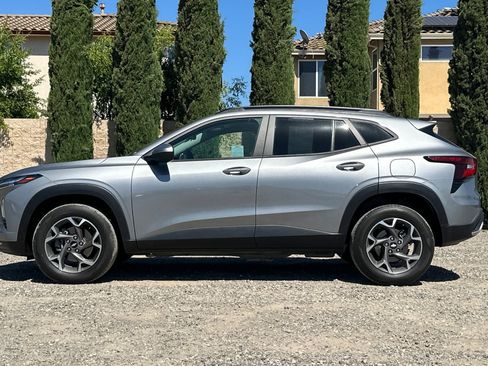 Used 2024 Chevrolet Trax LT w/ Driver Confidence Package FWD image 7