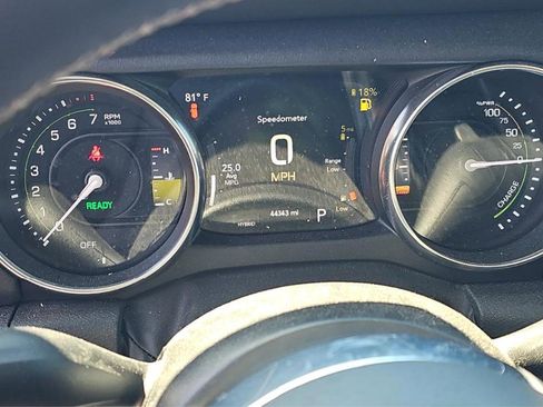 Used 2023 Jeep Wrangler Unlimited Sahara AWD/4WD image 16