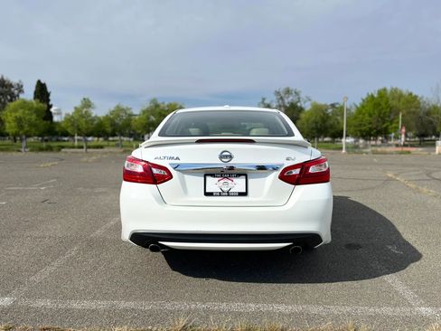 Used 2016 Nissan Altima 2.5 SV w/ Convenience Package FWD image 6