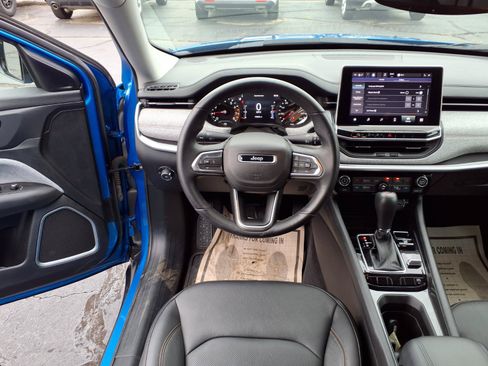 Used 2022 Jeep Compass Latitude AWD/4WD image 3