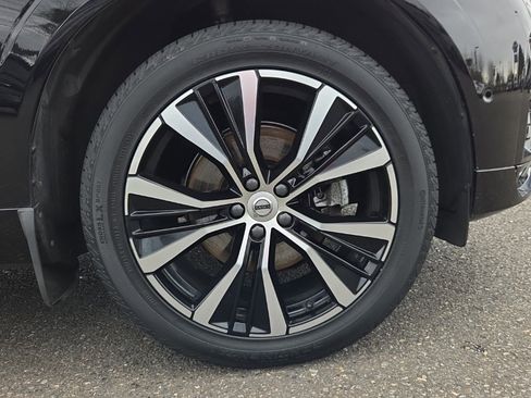 Certified 2023 Volvo XC60 B5 Plus w/ Protection Package Premier image 10