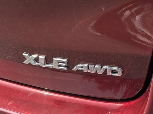 Used 2019 Toyota Highlander XLE AWD/4WD image 9
