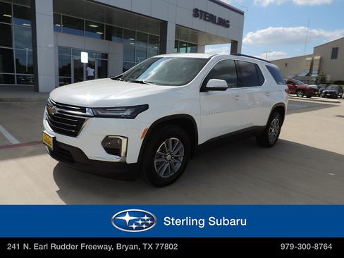 Used 2023 Chevrolet Traverse LT FWD image 1