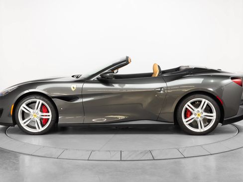 Used 2019 Ferrari Portofino RWD image 5