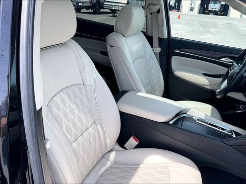 Used 2022 Buick Enclave Avenir w/ Avenir Technology Package AWD/4WD image 7