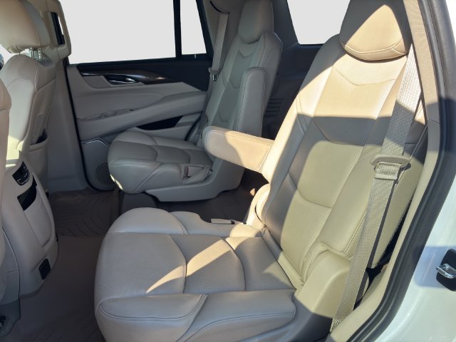 Used 2020 Cadillac Escalade Luxury AWD/4WD image 13