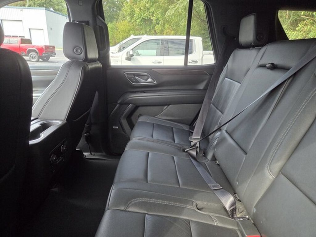 Used 2023 Chevrolet Tahoe LT w/ Luxury Package AWD/4WD image 5