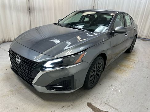 New 2025 Nissan Altima 2.5 SV image 10