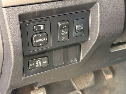 Used 2015 Toyota Tundra SR5 w/ SR5 Upgrade Package image 6