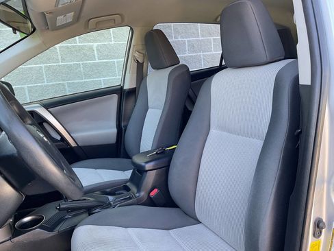 Used 2014 Toyota RAV4 LE FWD image 15