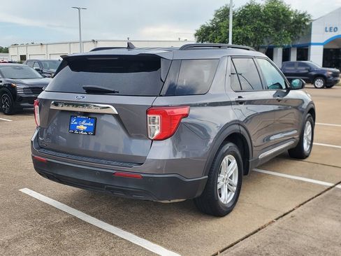 Used 2022 Ford Explorer XLT RWD image 3