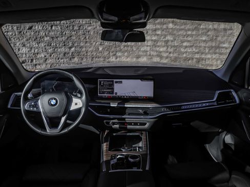 Used 2024 BMW X7 xDrive40i w/ Premium Package image 25