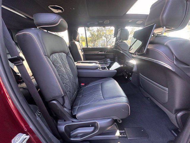 Used 2025 Jeep Grand Wagoneer Series III w/ Rear Seat Video Group 1 AWD/4WD image 28