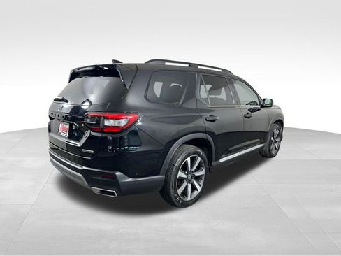 Used 2024 Honda Pilot Touring image 7