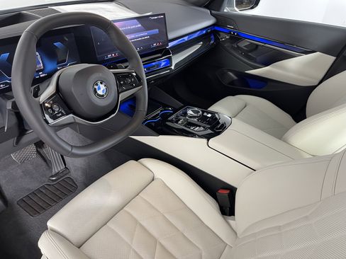 Certified 2025 BMW 540i xDrive image 9
