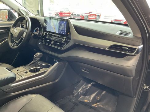 Certified 2022 Toyota Highlander Platinum image 19