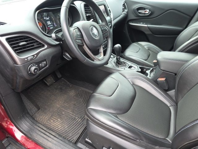 Used 2019 Jeep Cherokee Latitude Plus AWD/4WD image 27