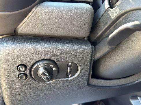 Used 2024 MINI Cooper 2-Door Hardtop FWD image 17
