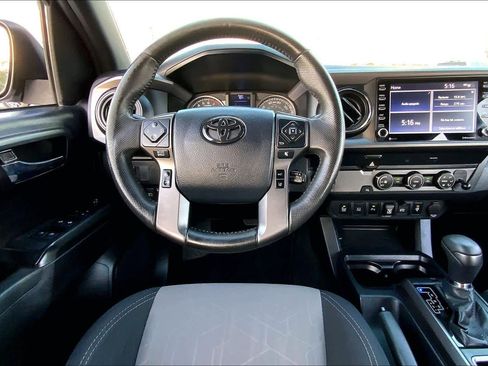 Used 2020 Toyota Tacoma TRD Sport w/ Technology Package image 5