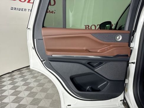 New 2025 Lincoln Navigator Reserve image 19