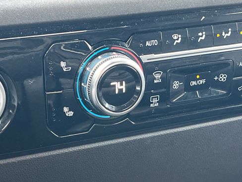 Used 2024 GMC Sierra 1500 SLT image 29