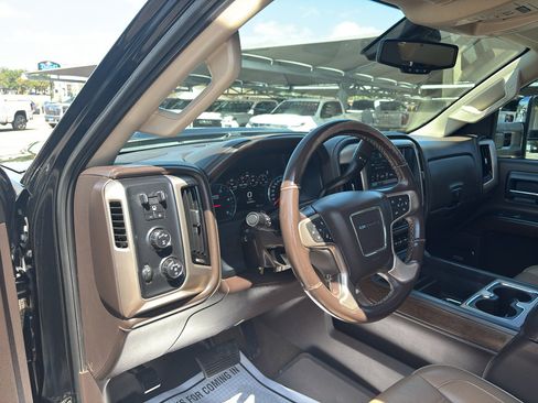 Used 2018 GMC Sierra 2500 Denali w/ Duramax Plus Package AWD/4WD image 13