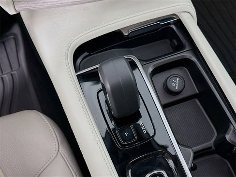 Used 2023 Volvo XC90 B6 Plus w/ Protection Package Premier image 18