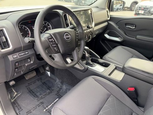 Used 2025 Nissan Frontier SV w/ SV Convenience Package image 8