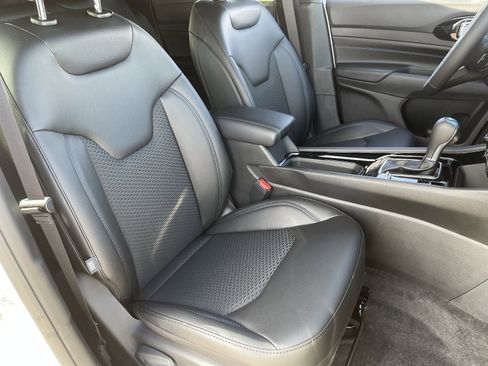 New 2026 Jeep Compass Latitude image 9