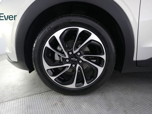 Used 2023 Chevrolet Bolt EUV Premier FWD image 19