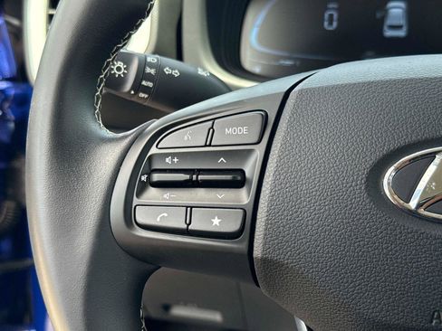 Used 2025 Hyundai Venue Limited FWD image 27