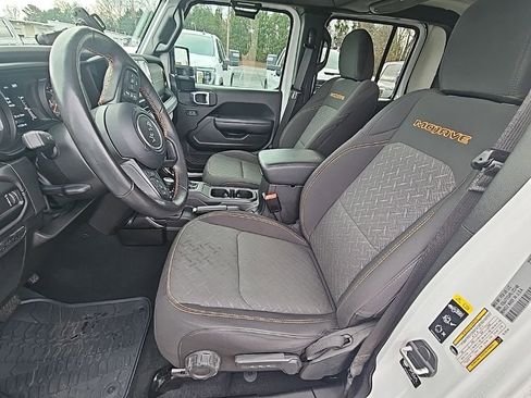 Used 2024 Jeep Gladiator Mojave w/ Safety Group image 12