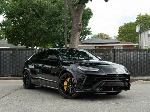 Used 2024 Lamborghini Urus Performante AWD/4WD image 2