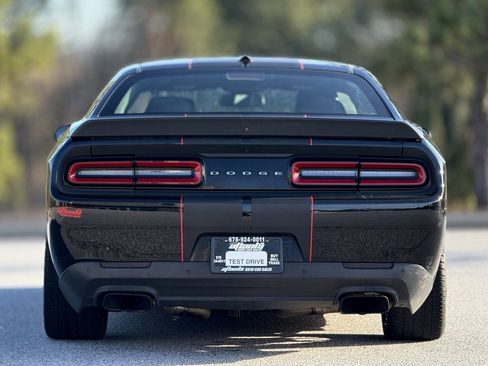 Used 2016 Dodge Challenger SRT Hellcat image 5