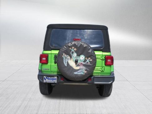 Used 2019 Jeep Wrangler Unlimited Sahara w/ Safety Group image 4