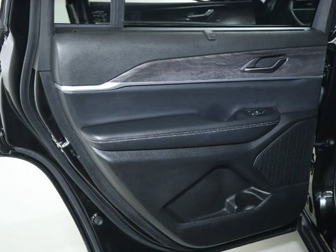 Used 2024 Jeep Grand Cherokee L Limited w/ Luxury Tech Group II image 13