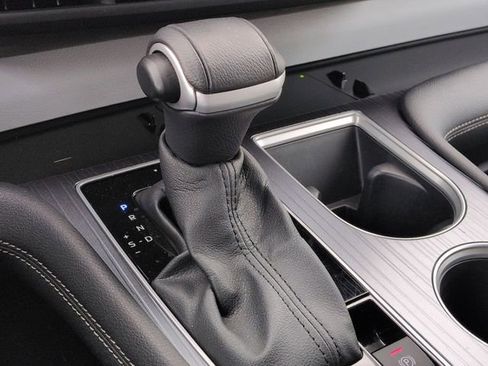 Certified 2025 Toyota Sienna XLE FWD image 25