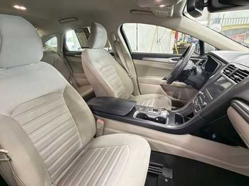 Used 2019 Ford Fusion SE FWD image 20