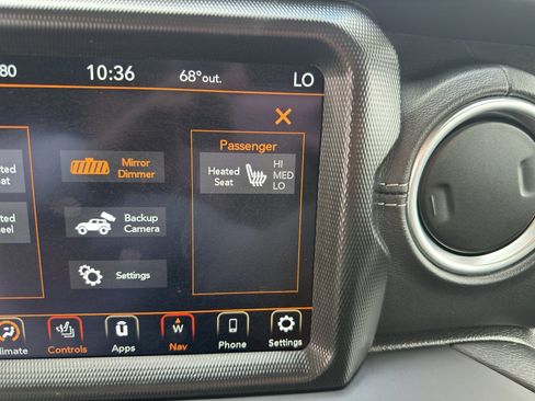Used 2022 Jeep Wrangler Unlimited Sahara w/ Cold Weather Group AWD/4WD image 22