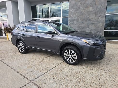 Certified 2025 Subaru Outback Premium image 2