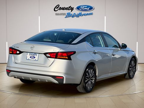 Used 2024 Nissan Altima 2.5 SV FWD image 16